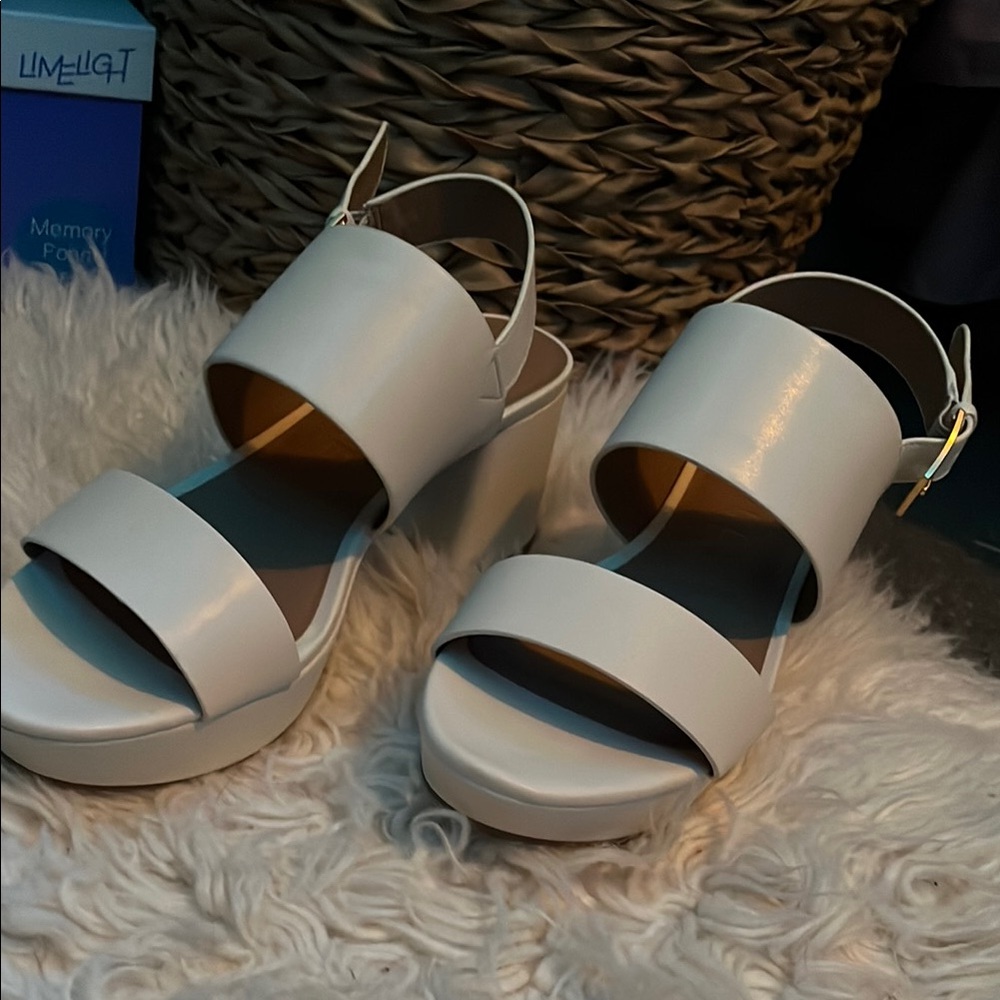 Aerosoles White Sandals Minimalist Design
